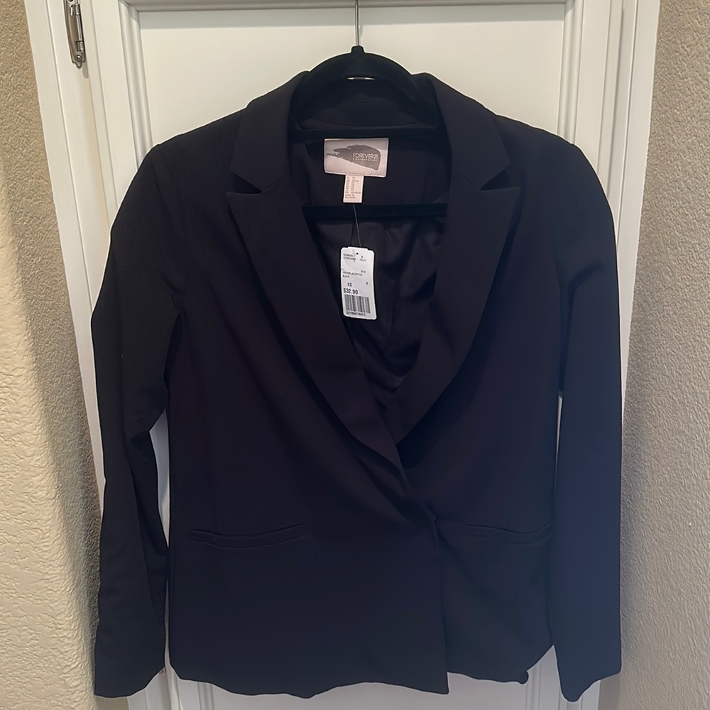 NEW Black women’s suit jacket XS never wore tags attached